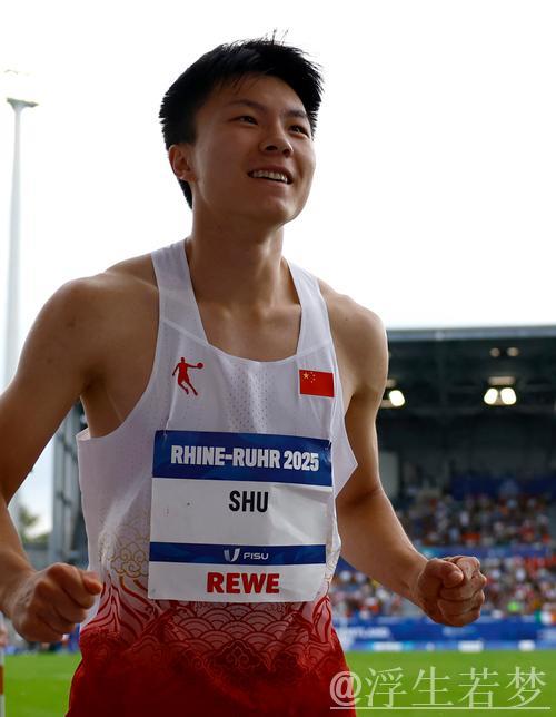 舒衡在雨停后勇夺男子跳远金牌