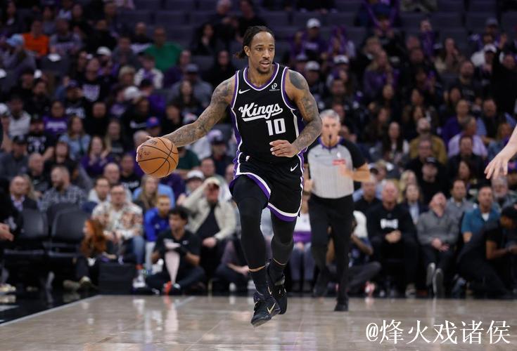 德罗赞27分拉文25分 布伦森伤退国王击败尼克斯豪取三连胜 德罗赞27分拉文25分 布伦森伤退国王击败尼克斯豪取三连胜